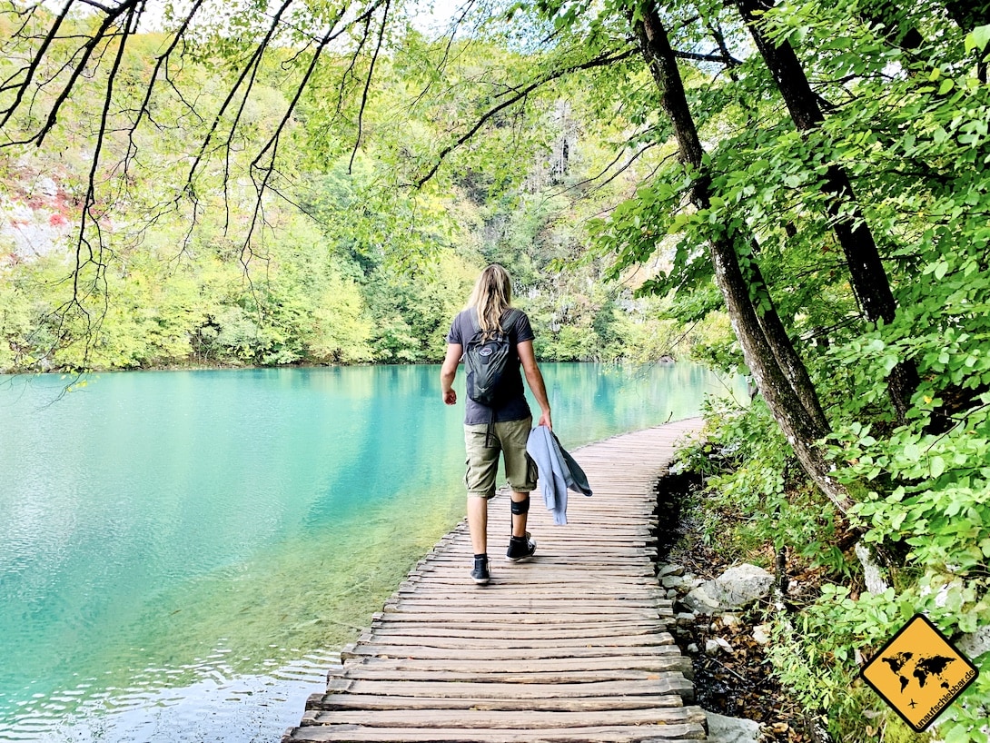 Kroatien Plitvicer Seen Spaziergang Holzsteg