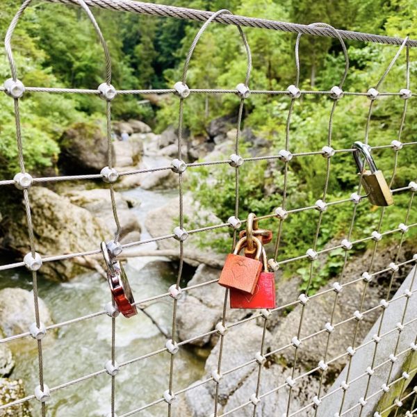 Liebesschlösser Brücke Buchenegger Wasserfälle
