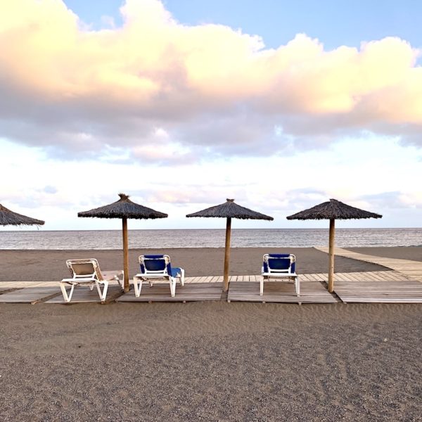 Liegestühle Strand Puerto del Carmen Lanzarote