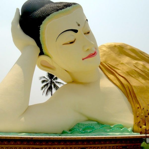 Mya Tha Lyaung liegender Buddha Bago Myanmar