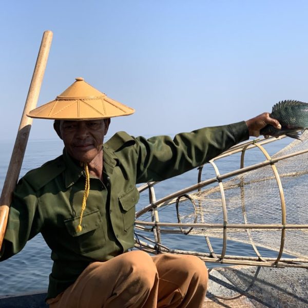 Myanmar Inle See Einbeinruderer Fisch