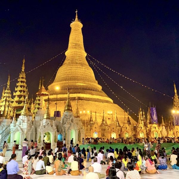 Myanmar Yangon Shewedagon Pagode Abend