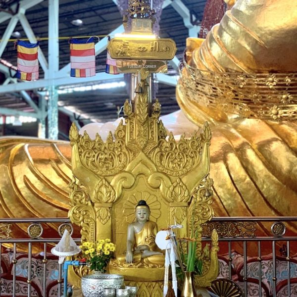 Ngar Htat Gyi Pagode Yangon Wochentags-Buddha