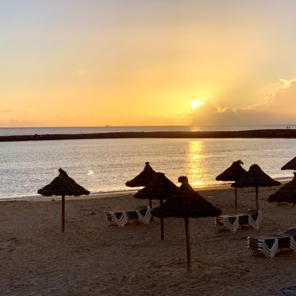 Playa de las Vistas Strand auf Teneriffa Sonnenuntergang