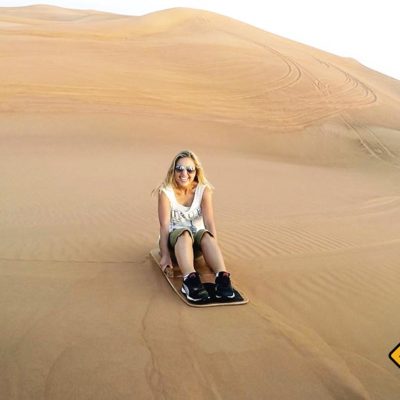 Sandboarding in der Wüste von Dubai